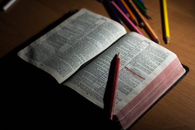 What Does the Bible Say About Non-Denominational Churches?
